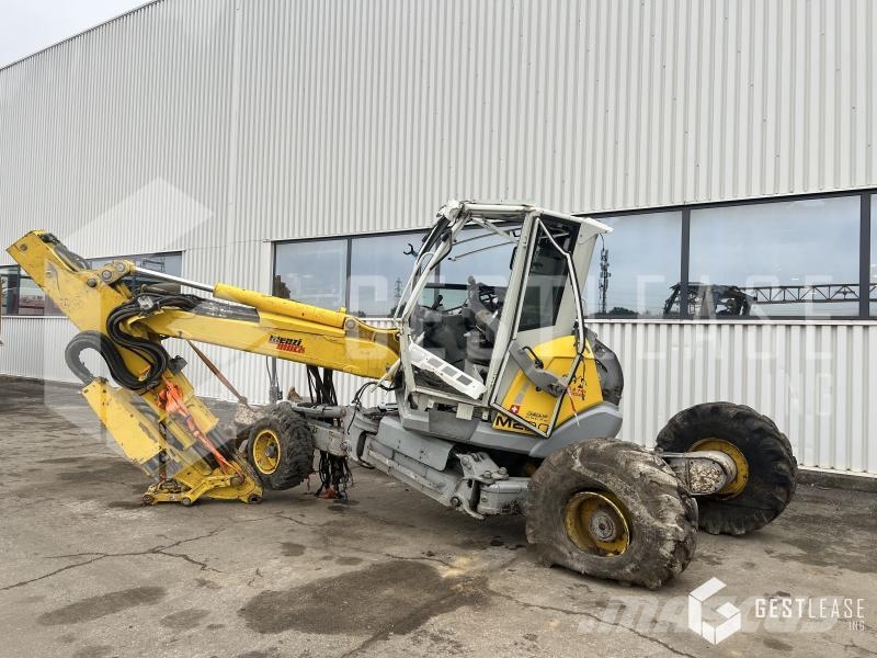 Menzi Muck M220 Speciális kotrók