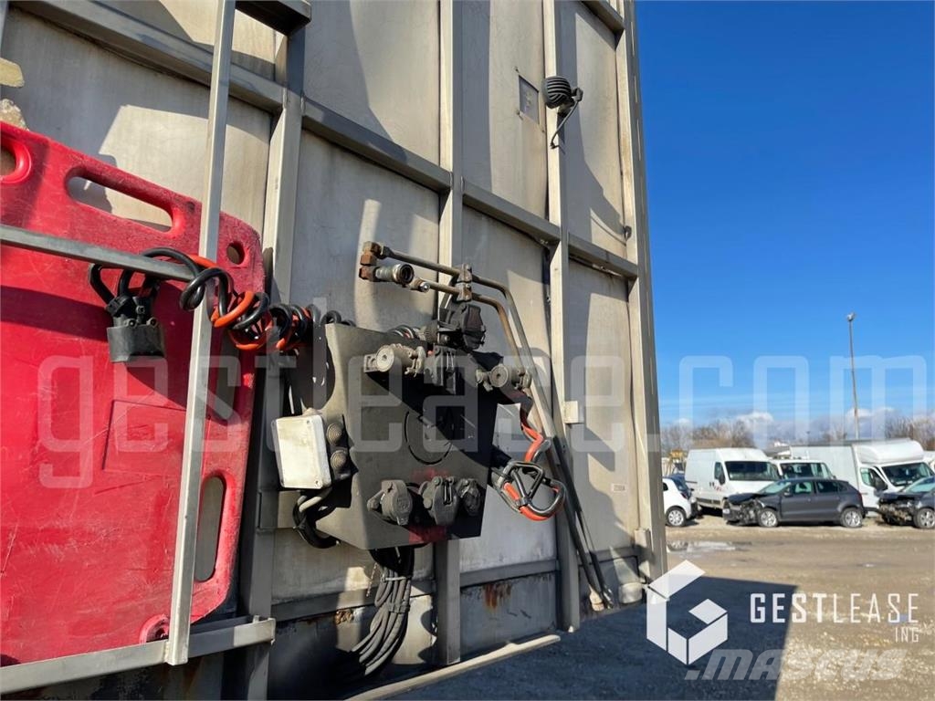 Samro ST39WG Puspriekabės gyvuliams