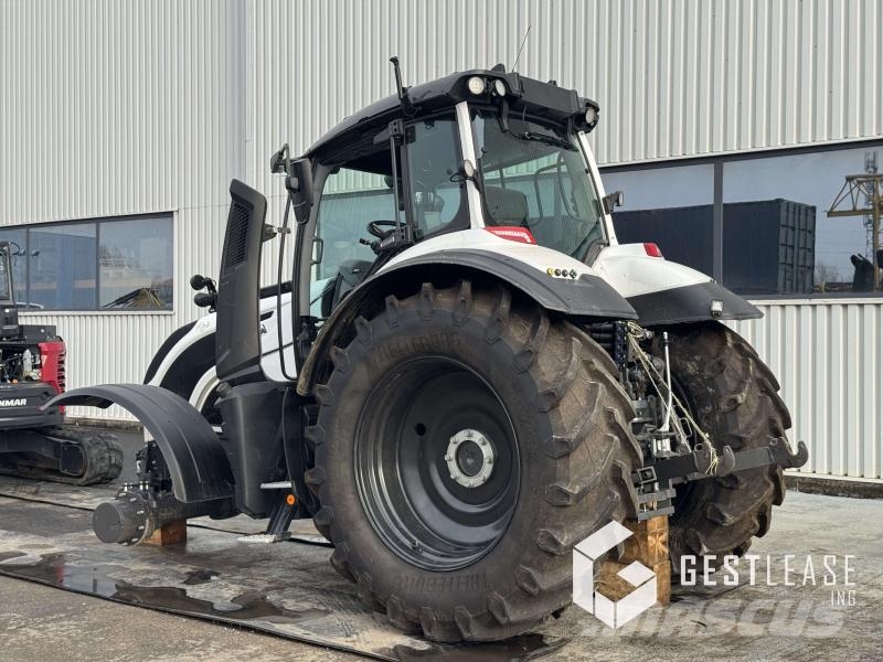 Valtra T215 VERSU Трактори