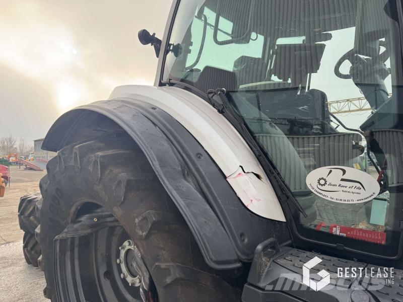 Valtra T215 VERSU Tractoare