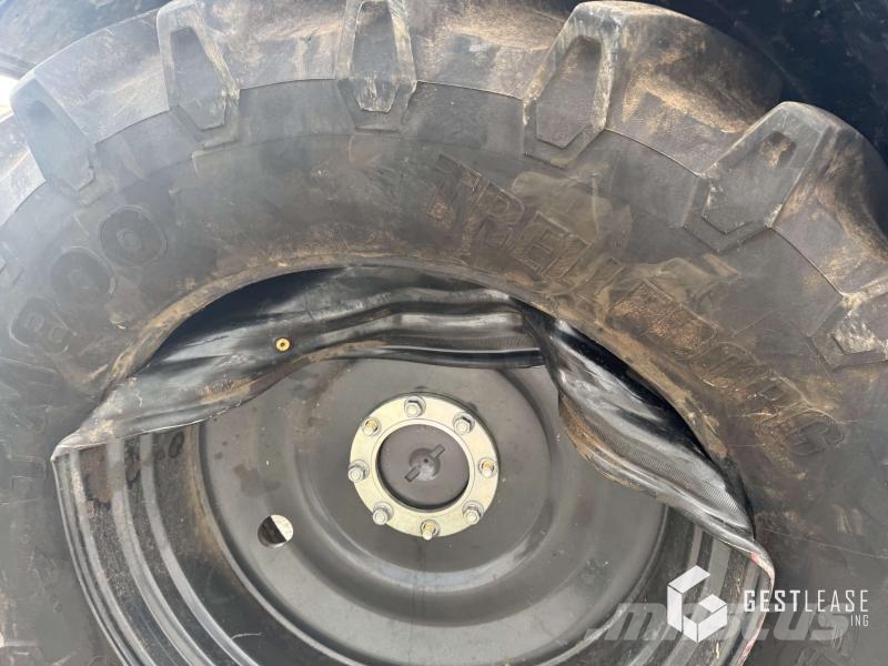 Valtra T215 VERSU Трактори