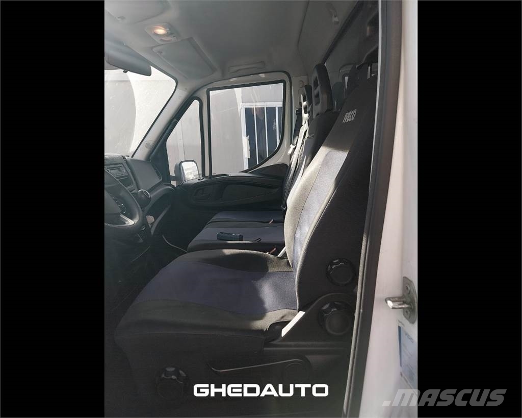 Iveco 65C15 Camiones con caja de remolque