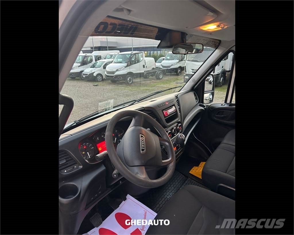 Iveco 65C15 Camiones con caja de remolque