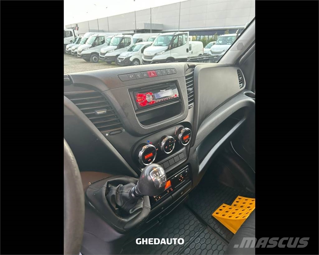 Iveco 65C15 Camiones con caja de remolque