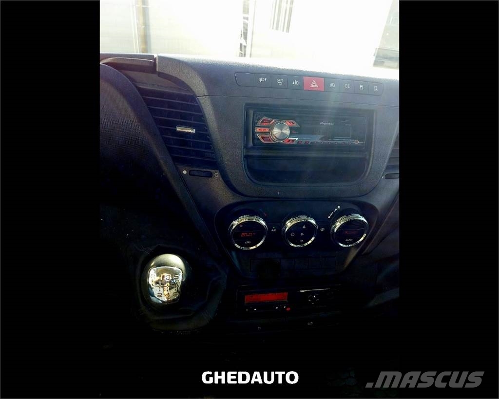 Iveco 65C15 Camiones con caja de remolque