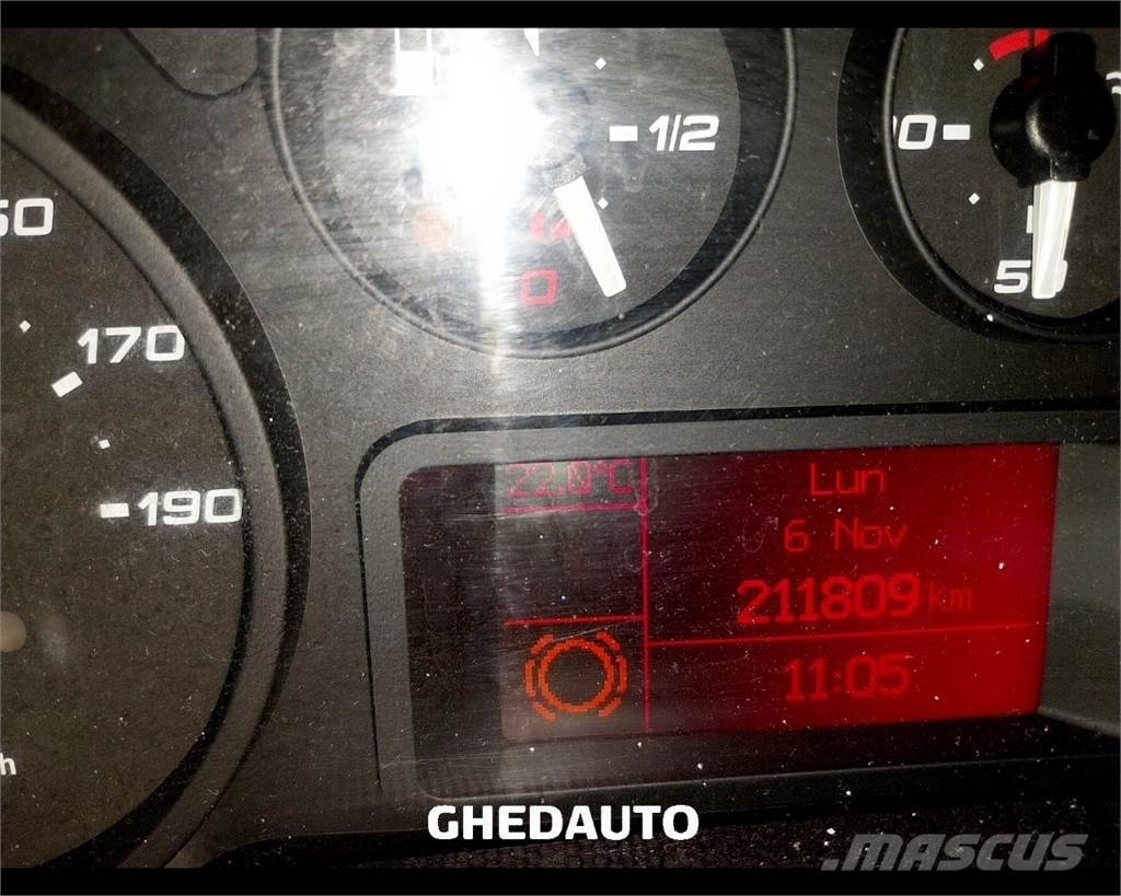 Iveco 65C15 Camiones con caja de remolque