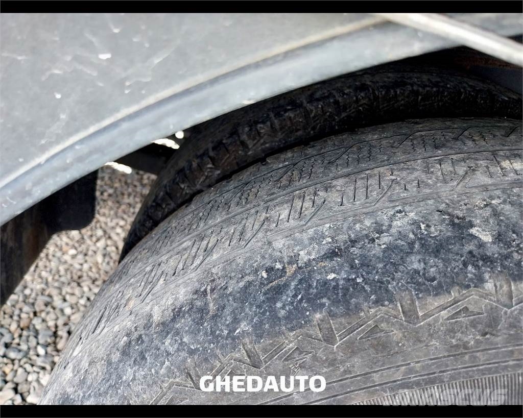 Iveco 65C15 Camiones con caja de remolque