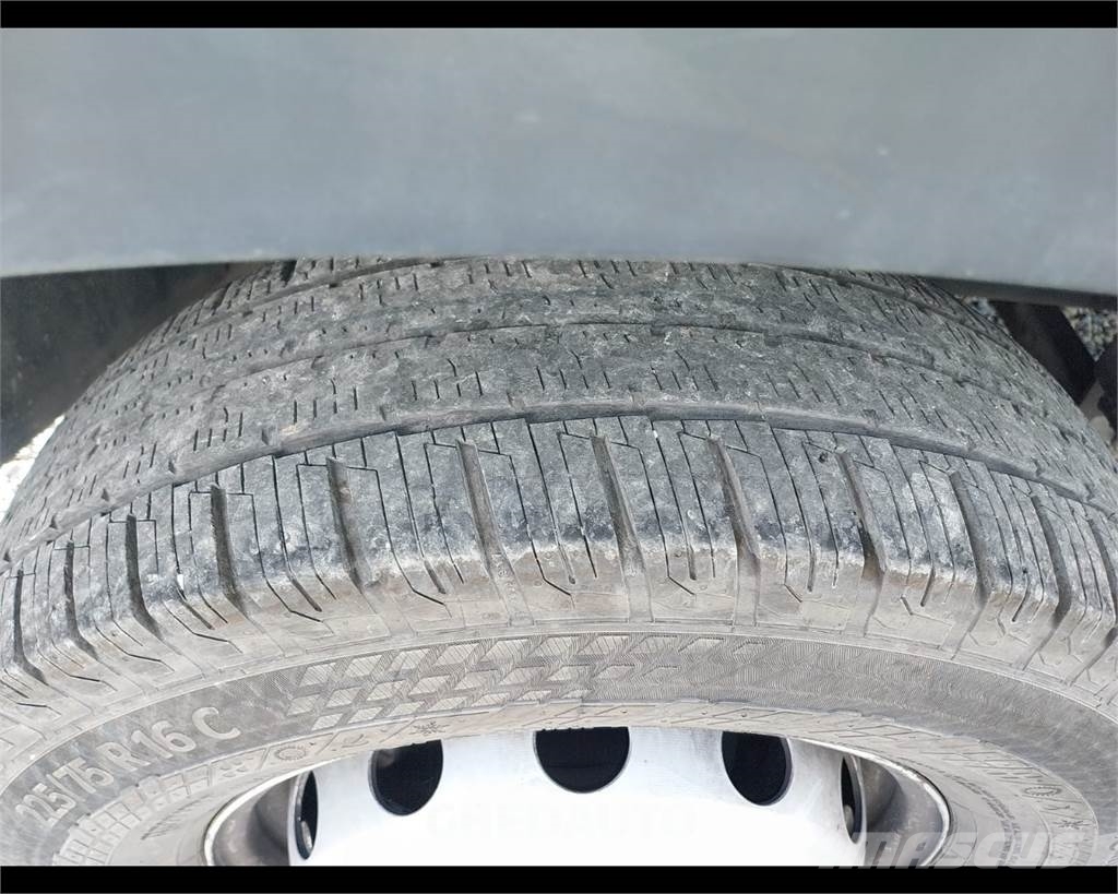 Iveco 65C15 Camiones con caja de remolque