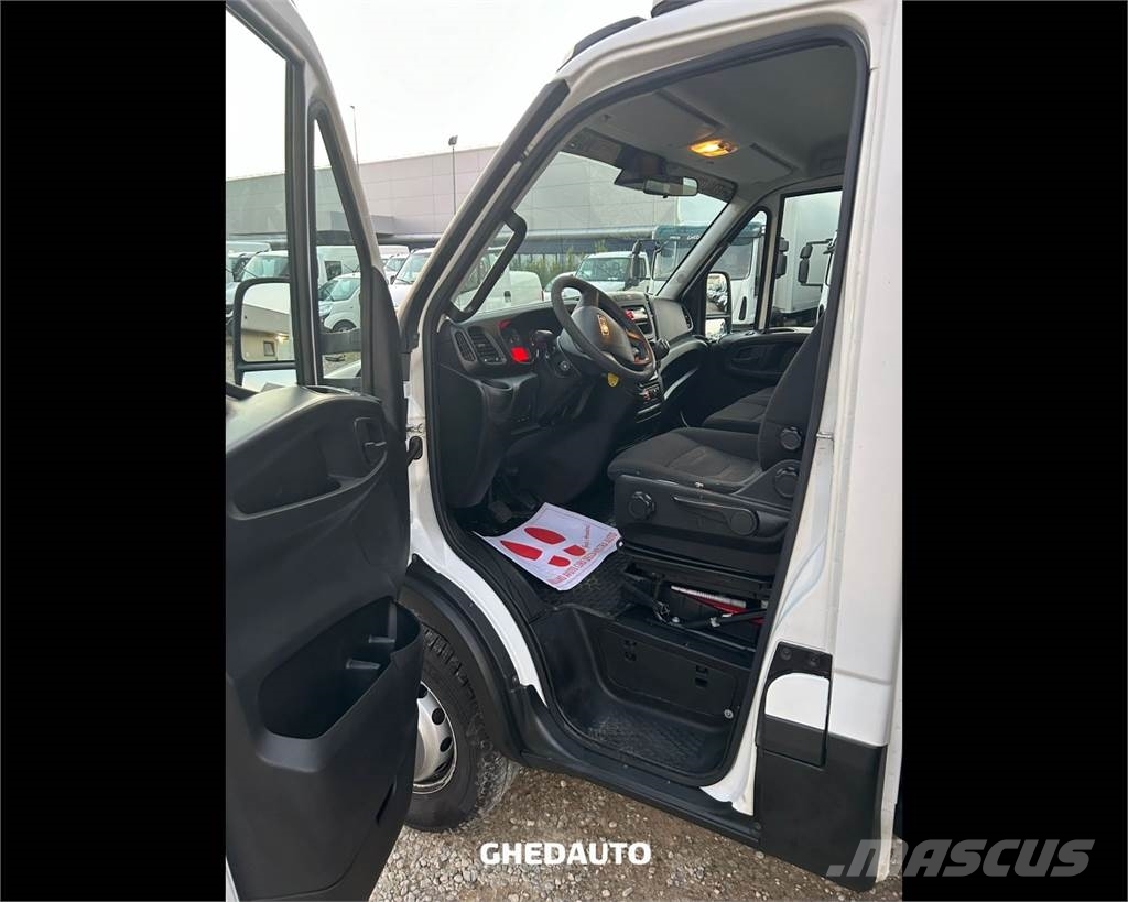 Iveco 65C15 Camiones con caja de remolque