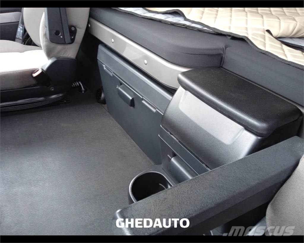 Iveco AS440ST/P Camiones con caja de remolque