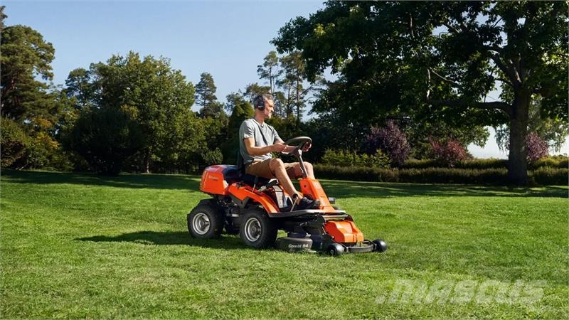 Husqvarna R214TC. inkl. 103cm klipperdæk Ring for et godt ti ركوب الحشائش