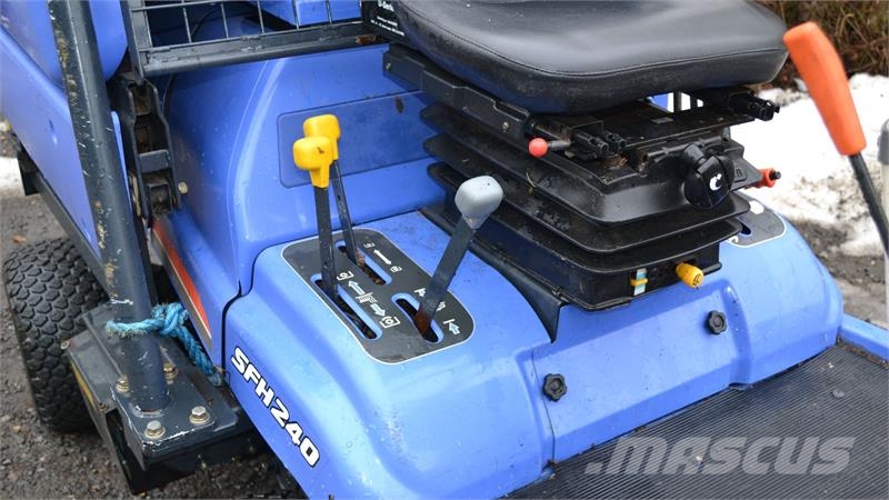 Iseki SFH240 4wd Χορτοκοπτικά με καθιστό χειριστή