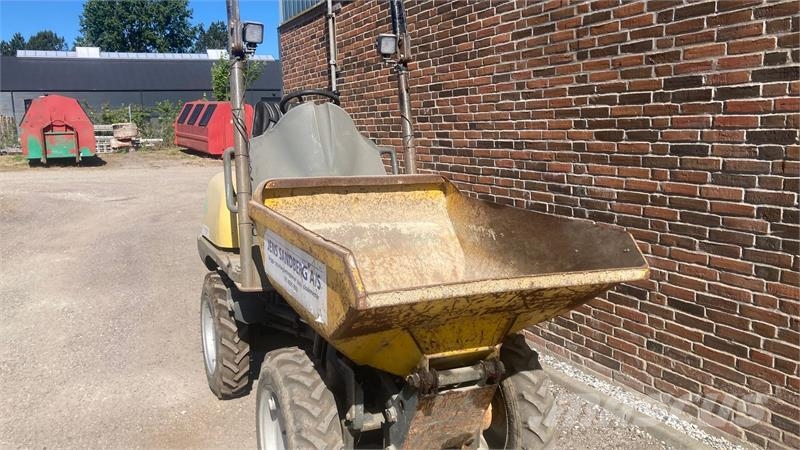 Neuson 1001 Lifton Site dumpers
