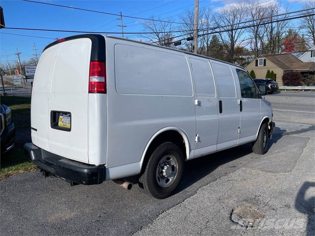 Chevrolet Express Dostavna vozila / kombiji