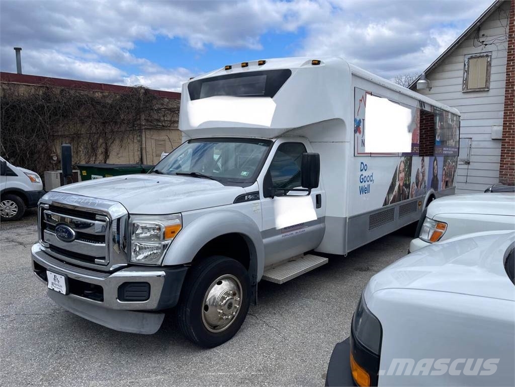 Ford F-550 Super Duty Nákladní vozidlo bez nástavby