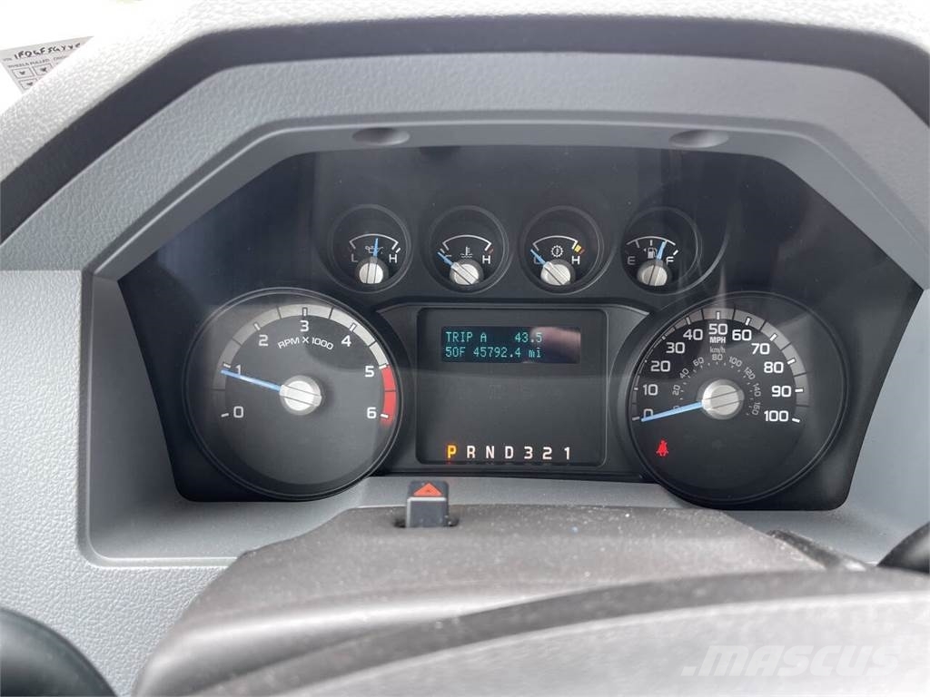 Ford F-550 Super Duty Nákladní vozidlo bez nástavby