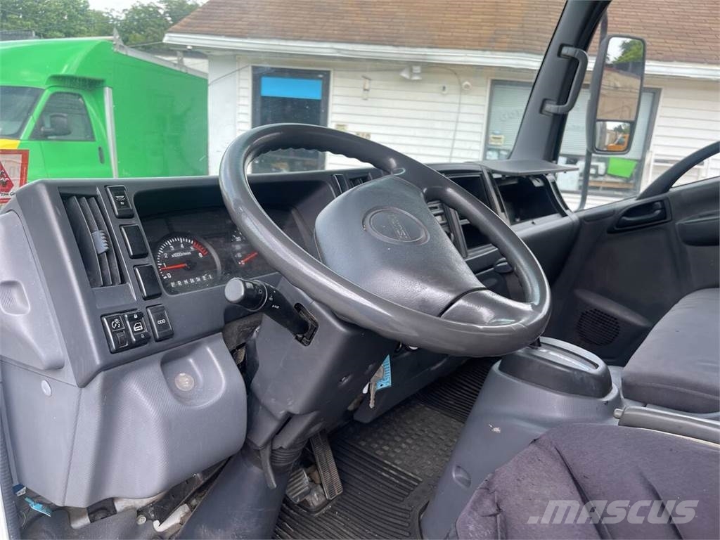 Isuzu NPR Sanduk kamioni