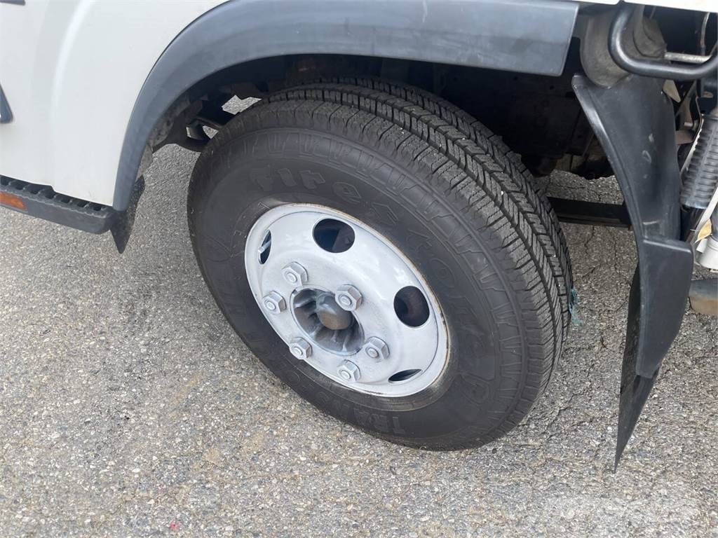 Isuzu NPR Sanduk kamioni