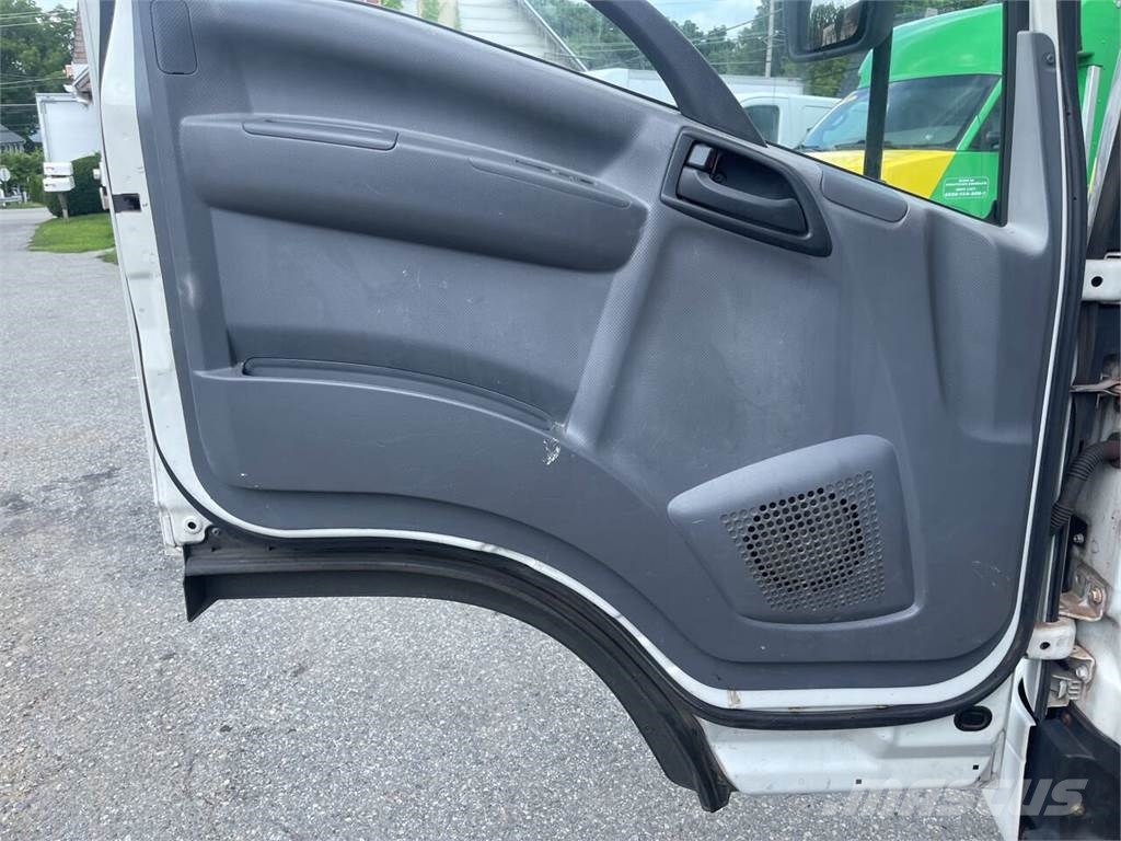 Isuzu NPR Sanduk kamioni