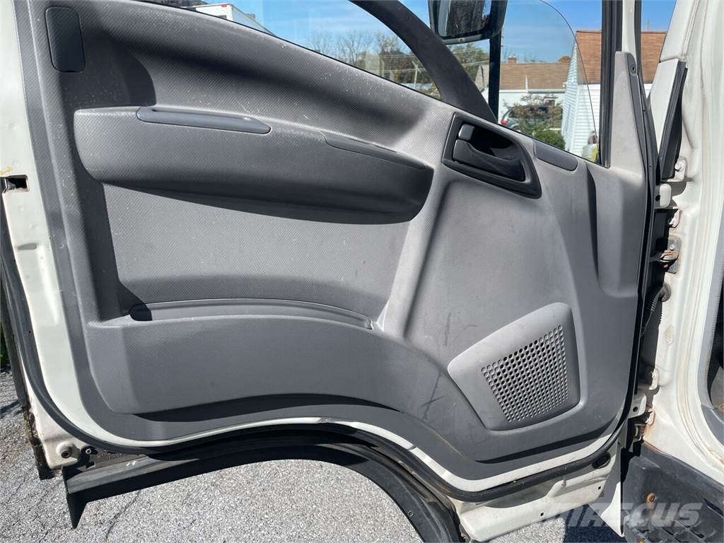 Isuzu NRR Грузовики-Фургоны