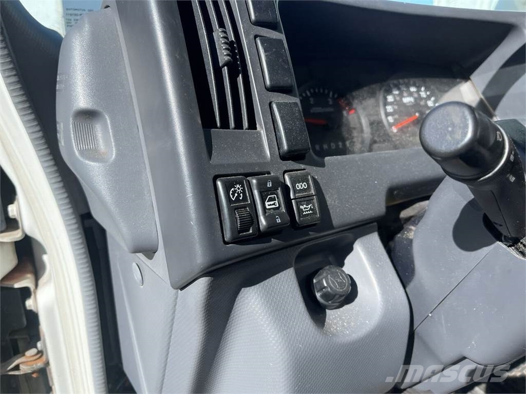Isuzu NRR Грузовики-Фургоны