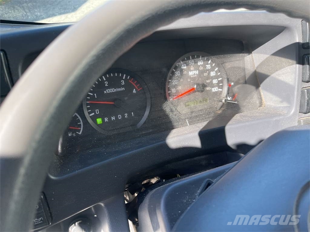 Isuzu NRR Грузовики-Фургоны