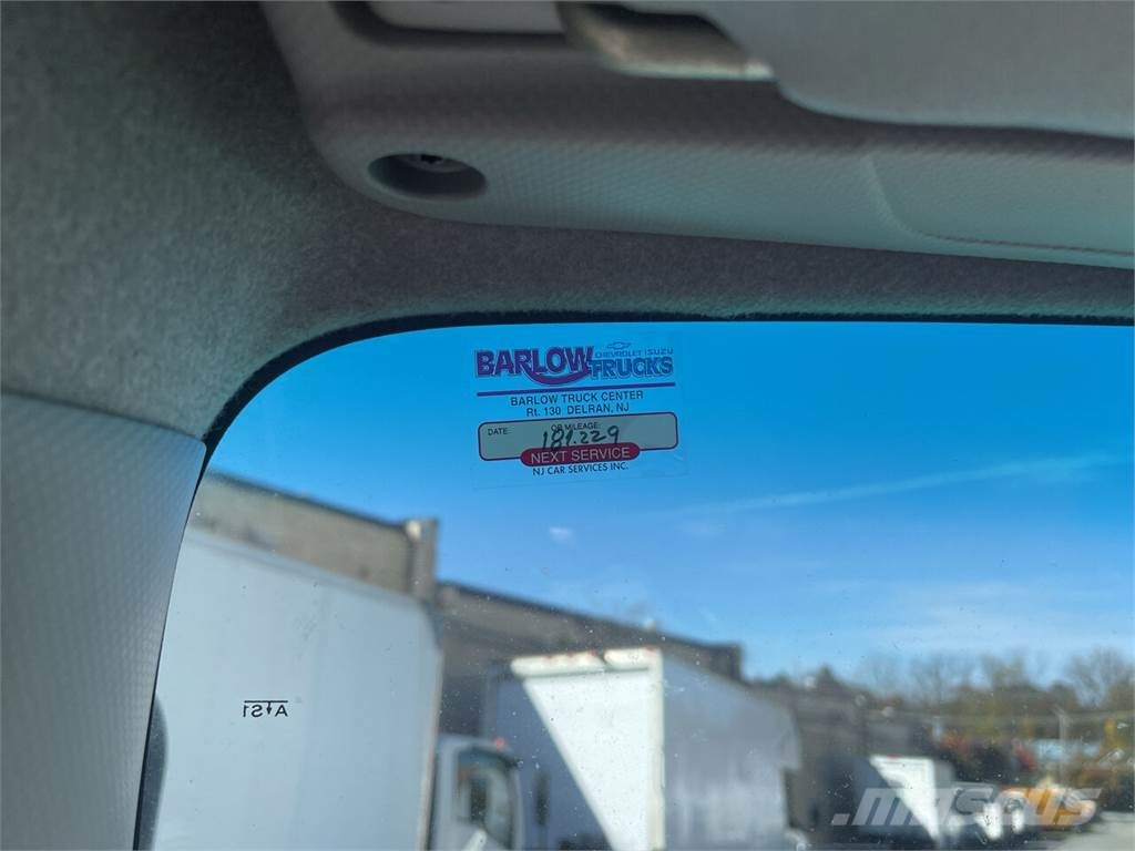Isuzu NRR Грузовики-Фургоны