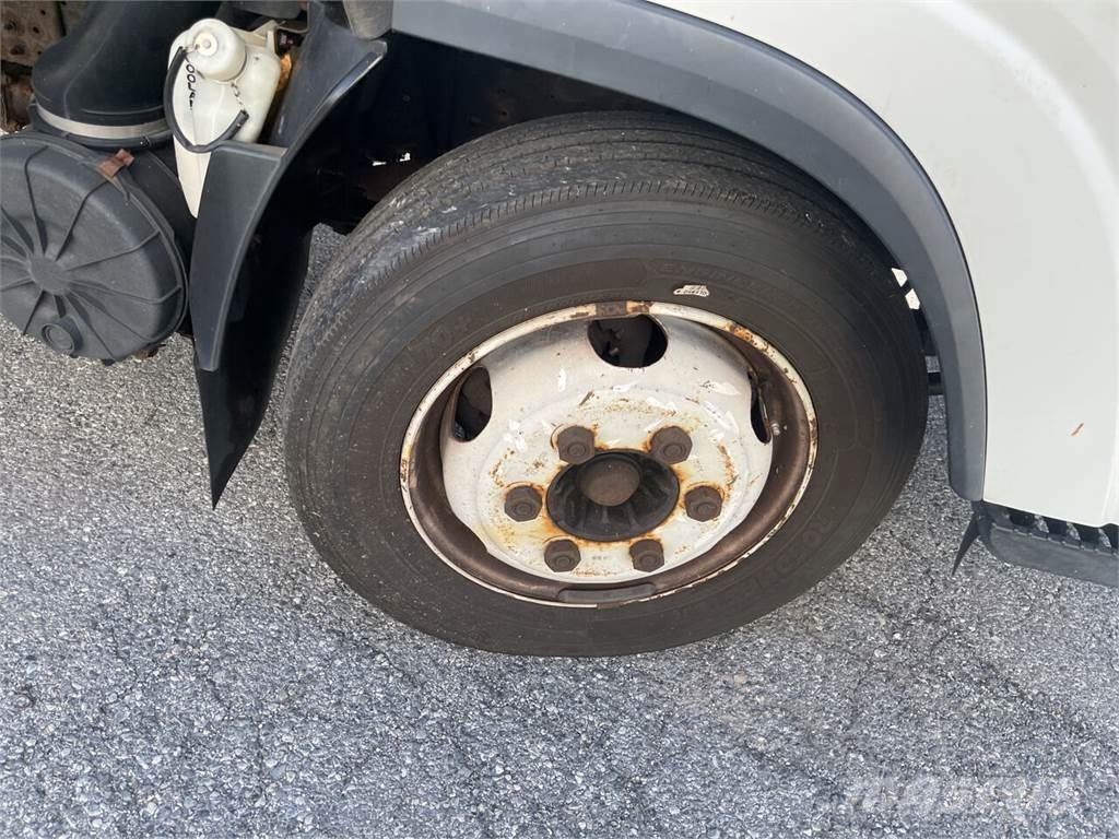 Isuzu NRR Грузовики-Фургоны
