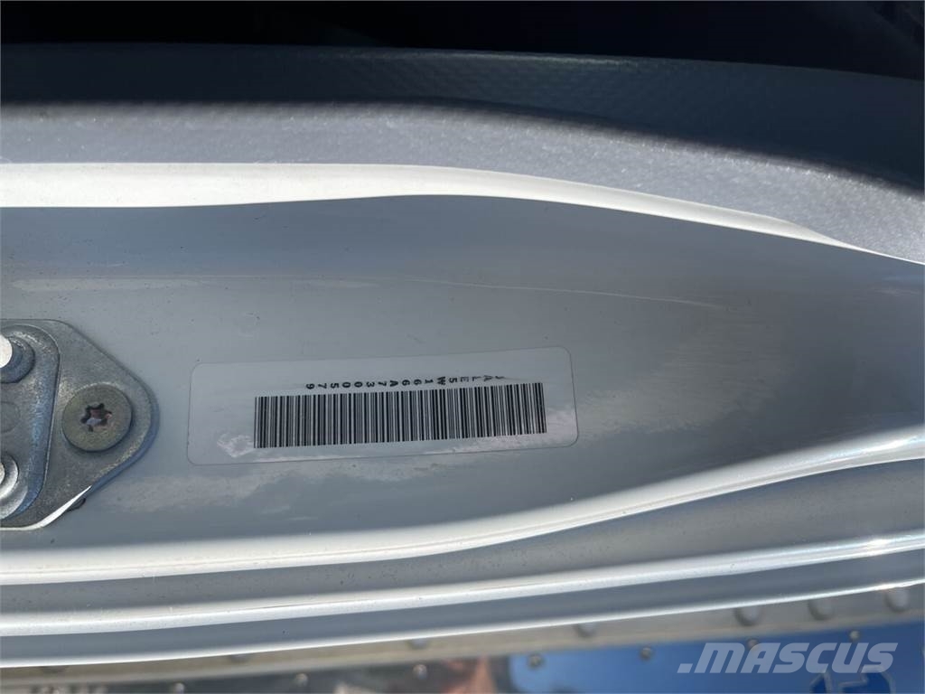 Isuzu NRR Грузовики-Фургоны