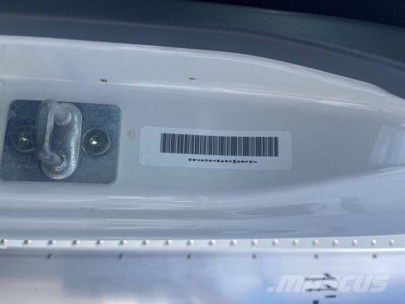 Isuzu NRR Грузовики-Фургоны