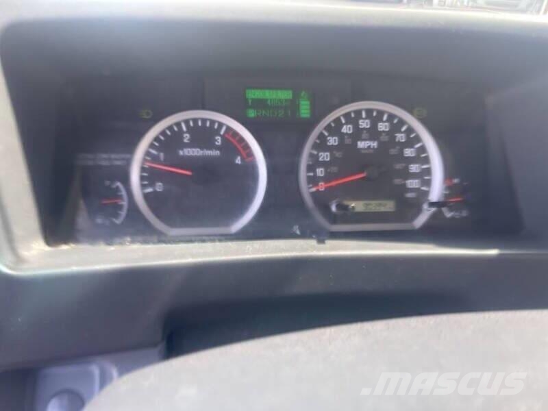 Isuzu NRR Грузовики-Фургоны