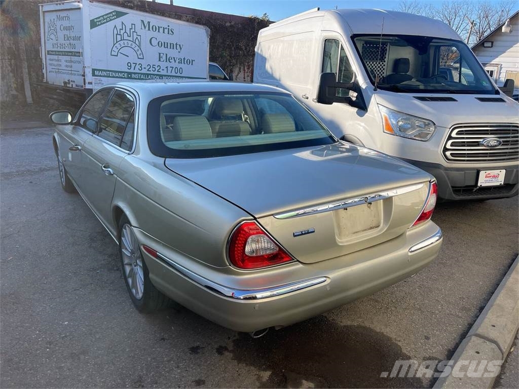 Jaguar XJ-Series Automobili