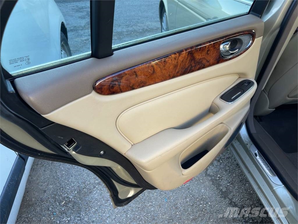 Jaguar XJ-Series Automobili