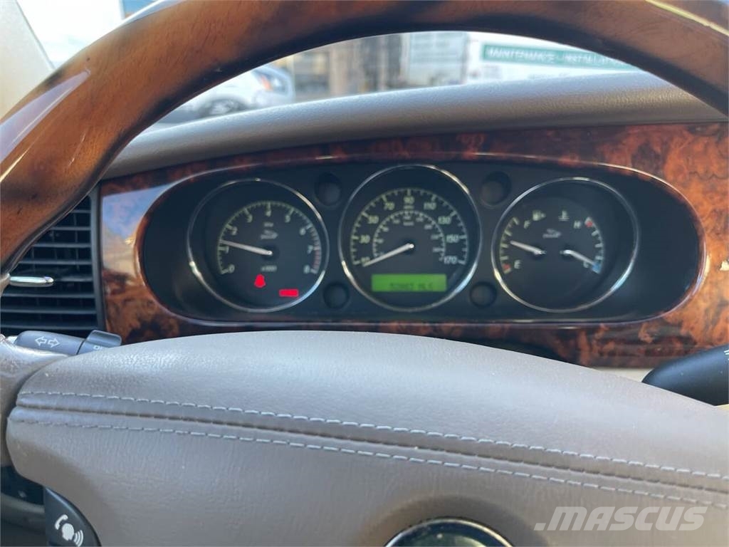 Jaguar XJ-Series Automobili