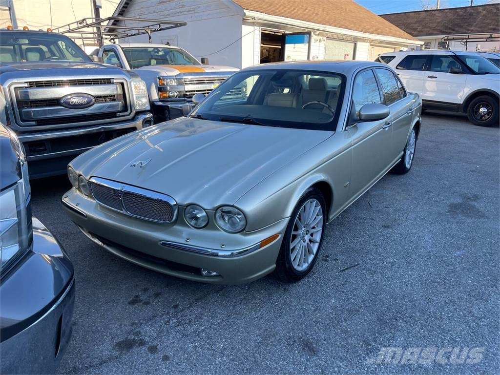 Jaguar XJ-Series Automobili