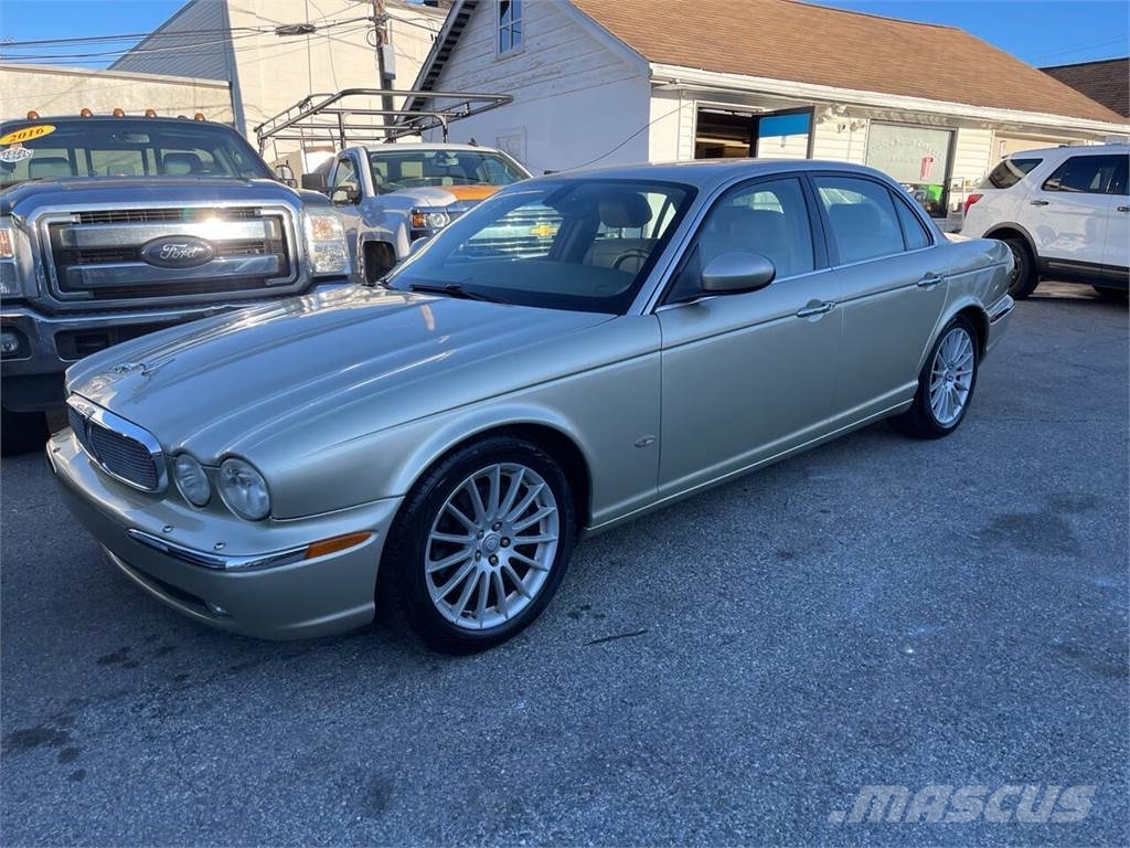 Jaguar XJ-Series Automobili