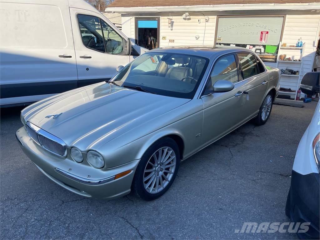 Jaguar XJ-Series Automobili