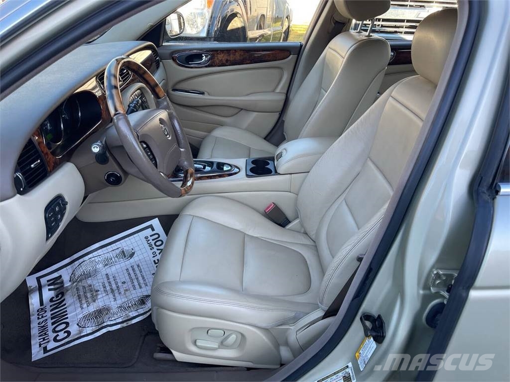 Jaguar XJ-Series Automobili