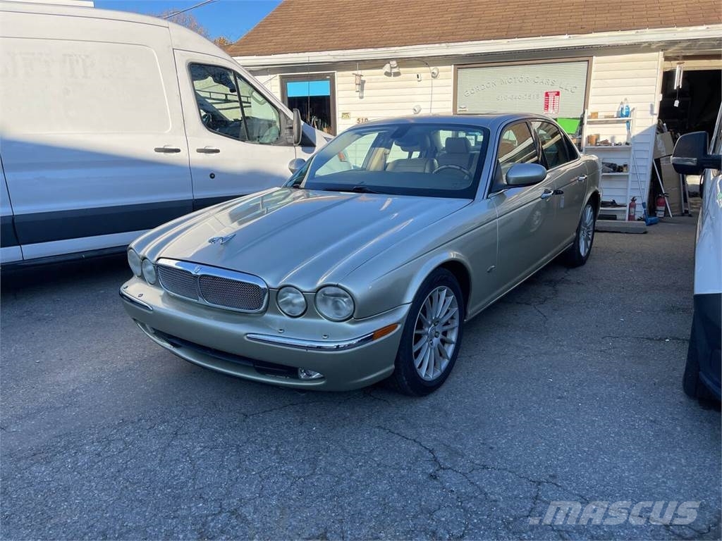 Jaguar XJ-Series Automobili
