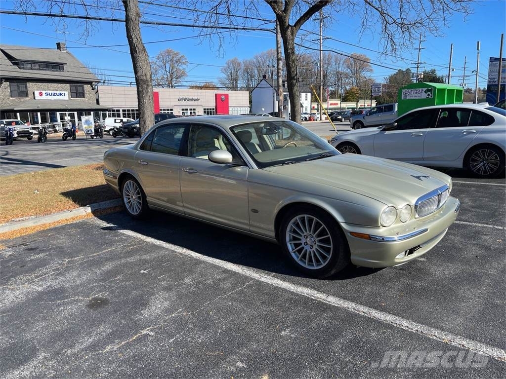 Jaguar XJ-Series Automobili
