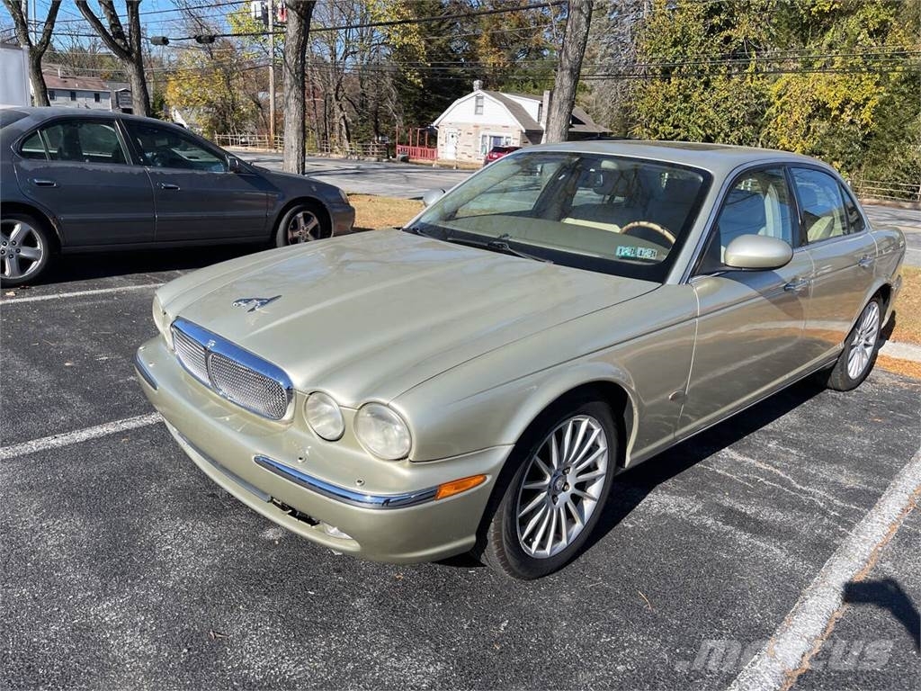 Jaguar XJ-Series Automobili