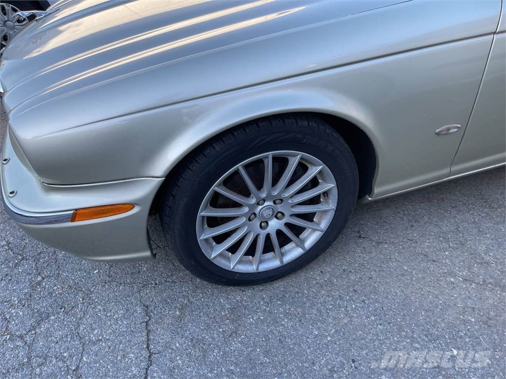 Jaguar XJ-Series Automobili