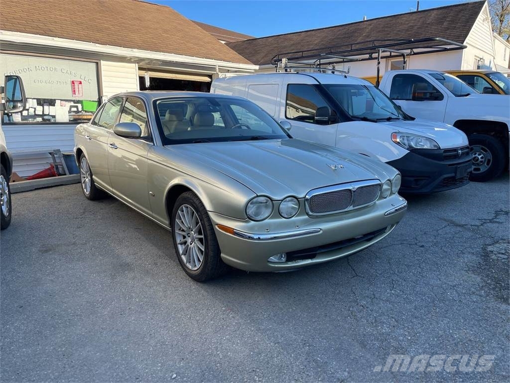 Jaguar XJ-Series Automobili