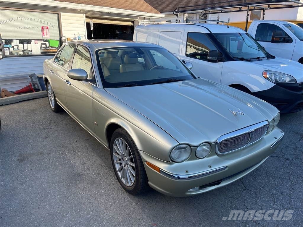 Jaguar XJ-Series Automobili