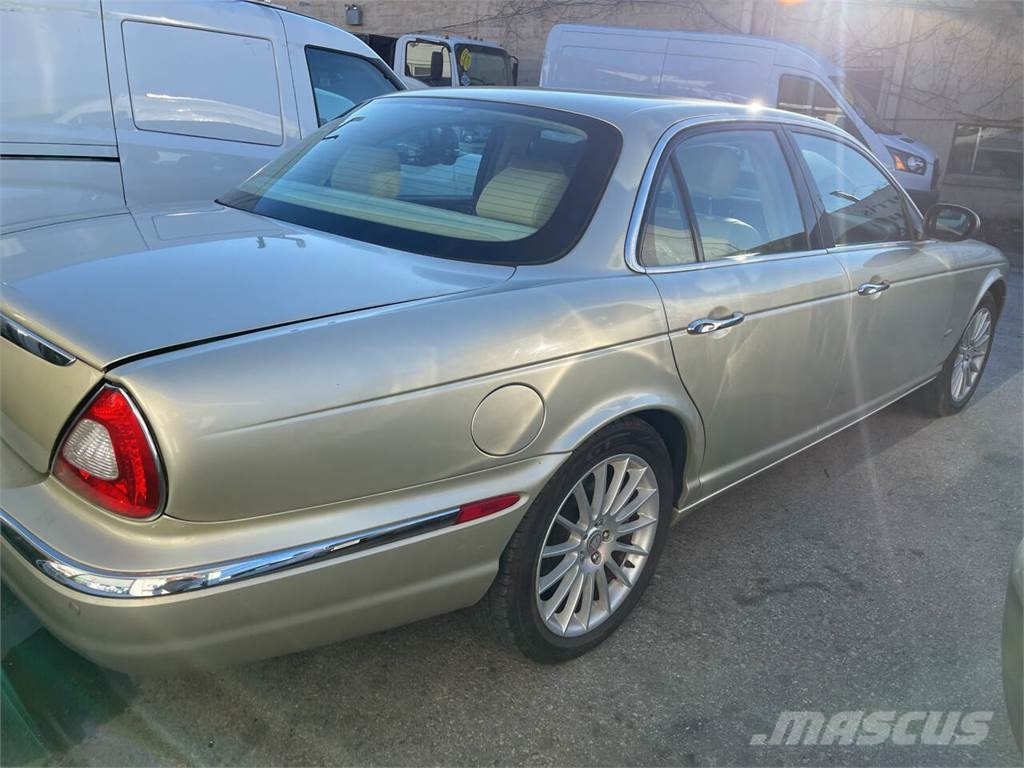 Jaguar XJ-Series Automobili