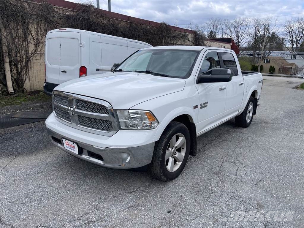 RAM 1500 شاحنات خفيفة/مفصلية الجوانب