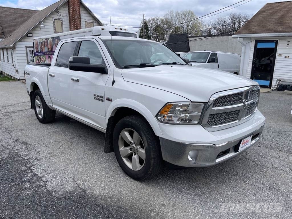 RAM 1500 شاحنات خفيفة/مفصلية الجوانب