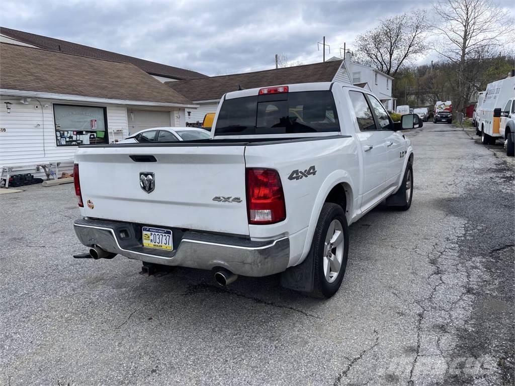 RAM 1500 شاحنات خفيفة/مفصلية الجوانب