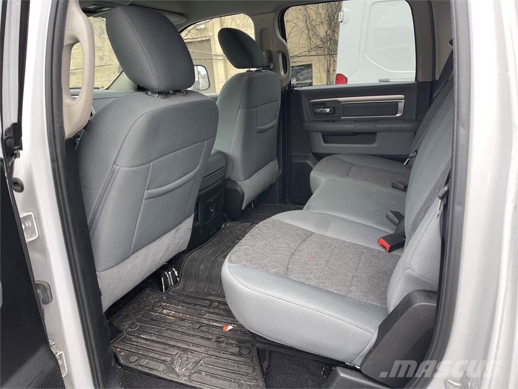RAM 1500 شاحنات خفيفة/مفصلية الجوانب