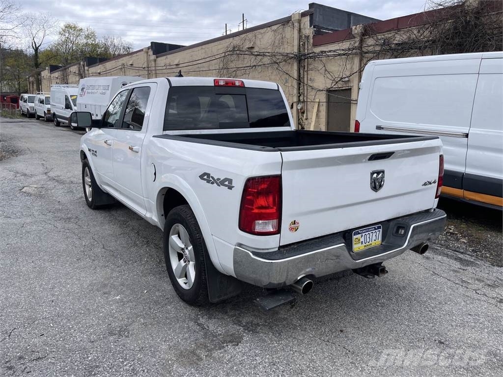RAM 1500 شاحنات خفيفة/مفصلية الجوانب